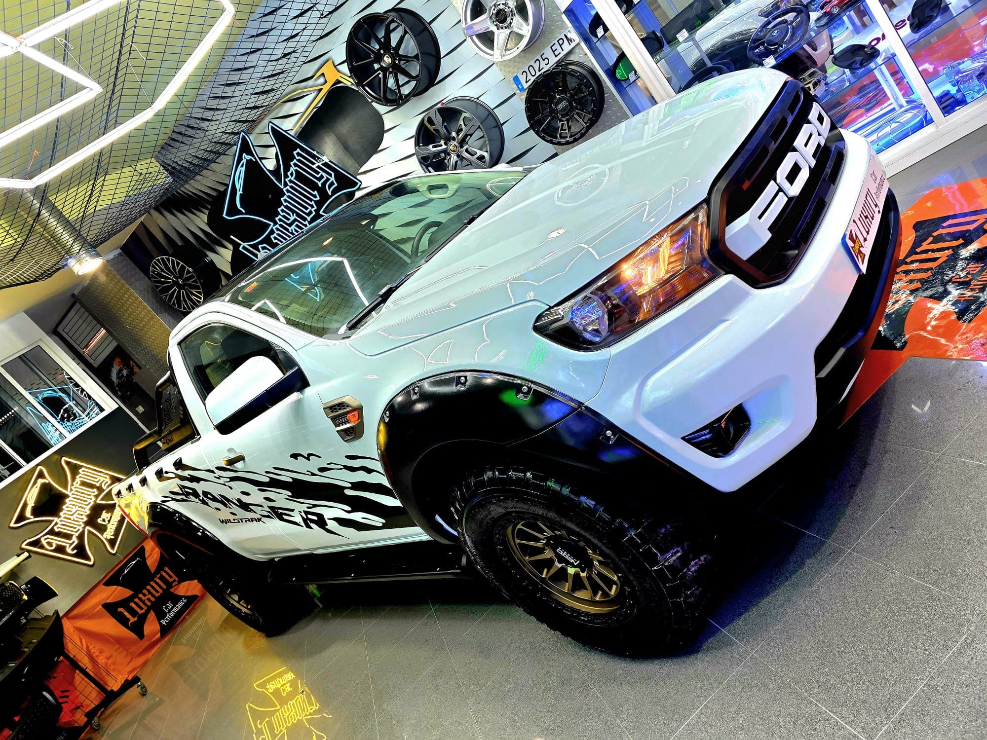 Taller de tapizado, chapa y pintura Luxury Car Performance