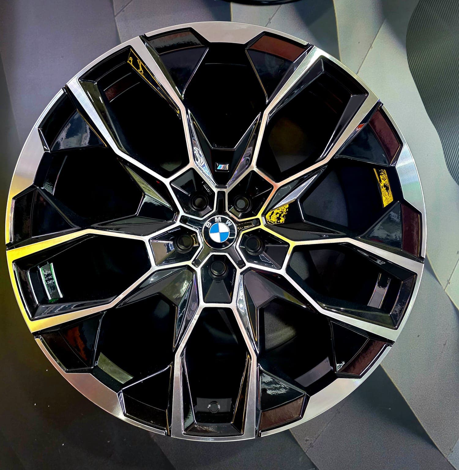 llanta BMW 22"